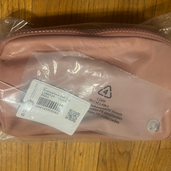 💕NWT Lululemon Everywhere Belt Bag 1L - Light Pink Pastel Fanny Pack Crossbody - Picture 7 of 8